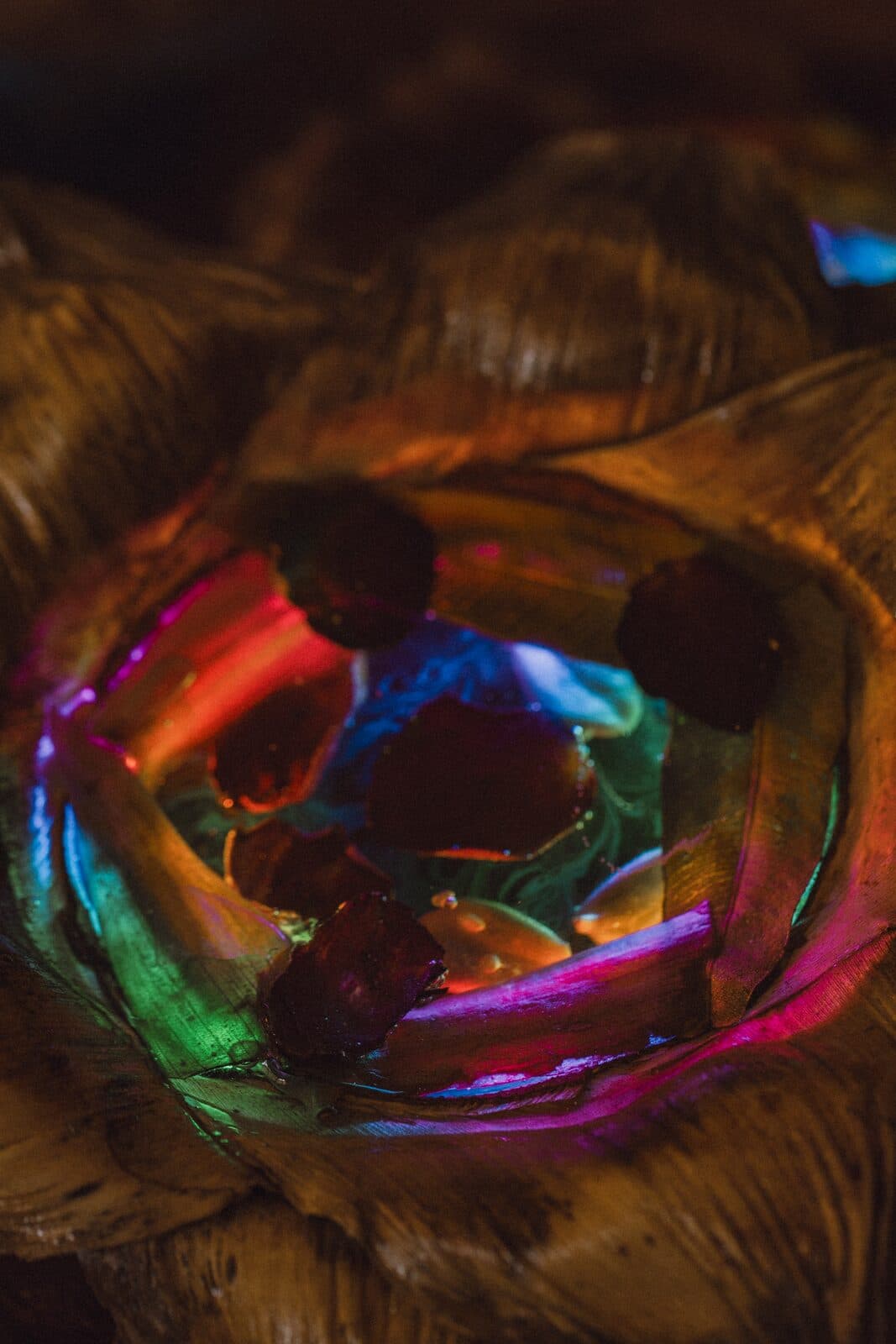 Glowing close-up of an Eluztres lamp in the dark